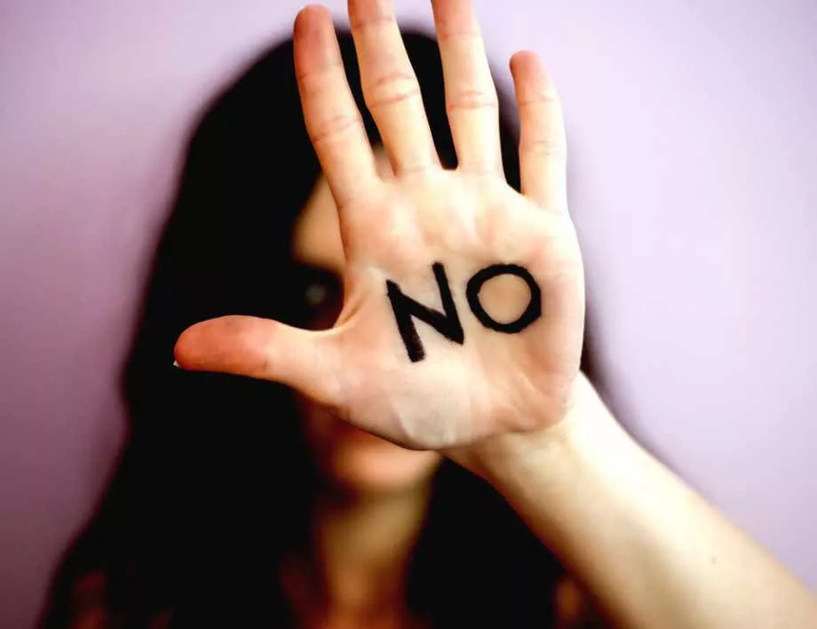 Интерпол се включи в битката с домашното насилие, ЕК призова за силно законодателство