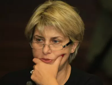 Весела Лечева: Борбата на Нинова е как да оцелее тя, а не БСП