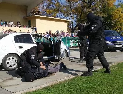 Задържане на престъпник с куче демонстрира МВР - Кюстендил (ВИДЕО+ СНИМКИ)