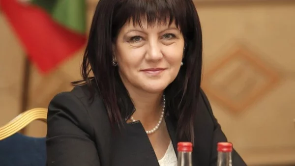 Караянчева задълбочава парламентарното сътрудничество между България и Русия