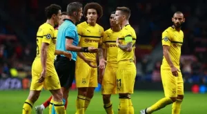 Борусия (Д) навакса 3 гола пасив, но не успя да бие опашкар в Бундеслигата