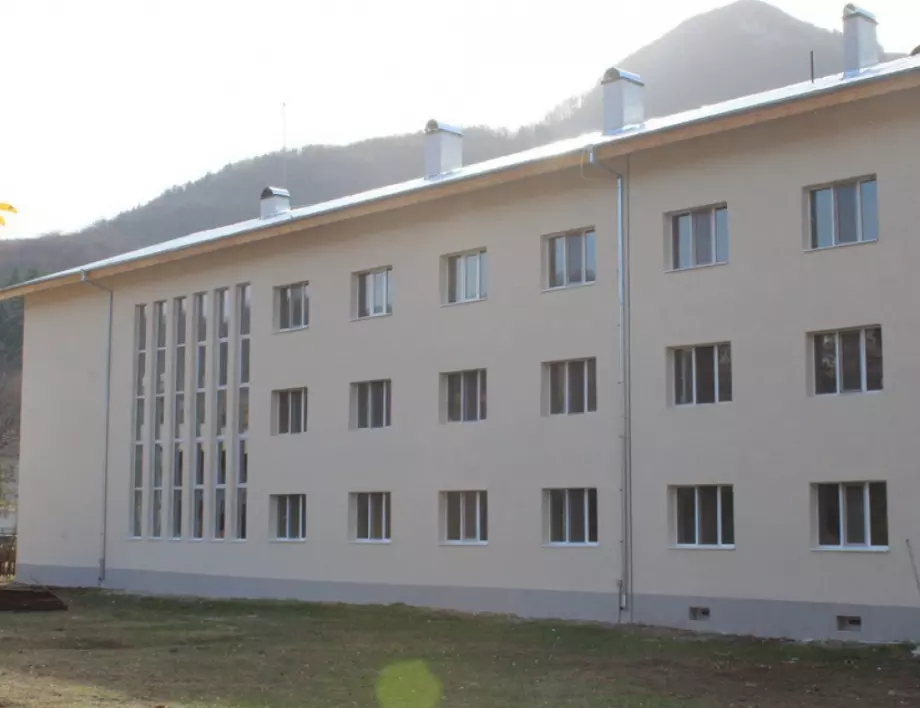 Ремонтират с евросредства още 7 професионални гимназии в страната