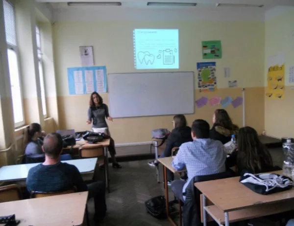 Данъчни образоват ученици в Бургас
