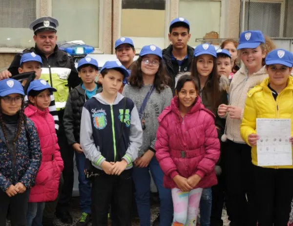 Деца отидоха на гости на полицията във Враца