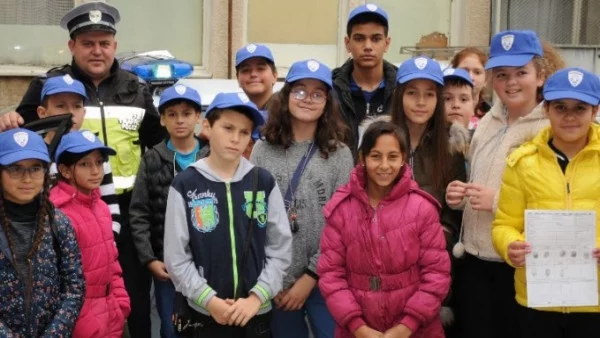 Деца отидоха на гости на полицията във Враца