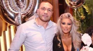 {{ otherArticle[0].article.title }}