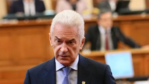 Волен: Предложих на Борисов да обмисли оставката на Каракачанов