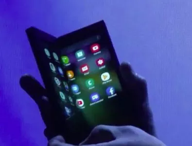 Samsung показа сгъваем смартфон (СНИМКИ, ВИДЕО)
