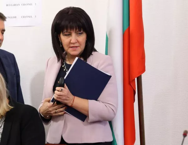 Караянчева: Боил Банов не трябва да подава оставка
