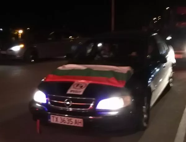 Гориво за стотинки заредиха в колите си протестиращи в Добрич