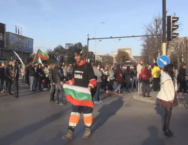 Протест във Варна срещу скъпите горива и в подкрепа на "Системата ни убива"