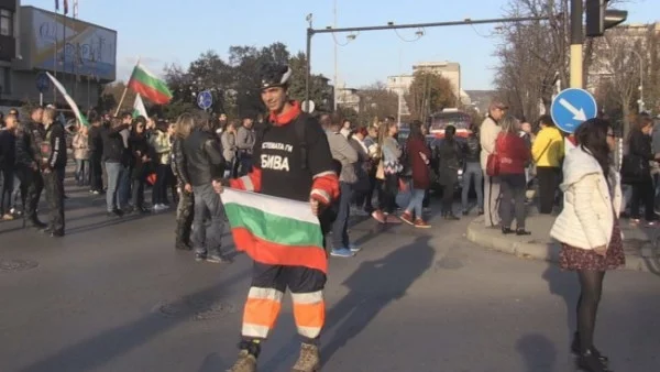 Протест във Варна срещу скъпите горива и в подкрепа на "Системата ни убива"