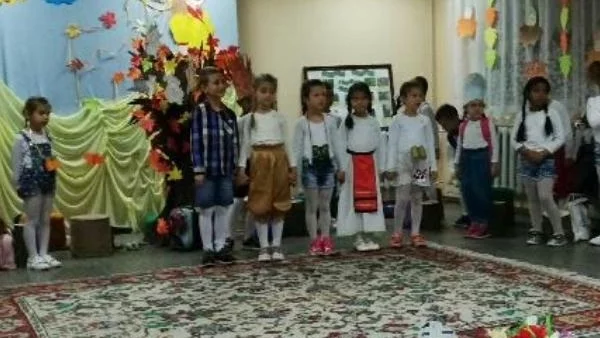 Деца и родители засадиха цветя и дървета в Благоевград
