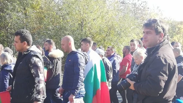 Системата ни убива, но си ни отива!