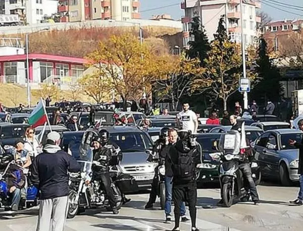 Повече от 500 коли излязоха на протест в Благоевград, протести има в цяла България (ВИДЕО)