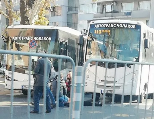 Автобус блъсна възрастна жена на пешеходна пътека в Пловдив