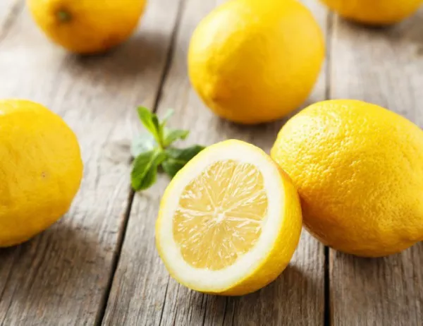 Учени откриха откъде идва киселият вкус на лимона 
