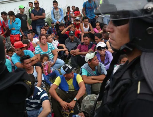 Мексико депортира десетки мигранти, опитали се да влязат в САЩ