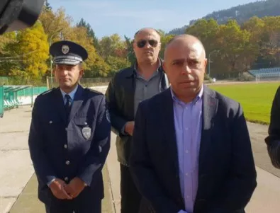 Полиция и кметове от кюстендилско с общ призив към протестиращите