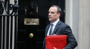 Британският министър, отговарящ за Brexit, хвърли оставка