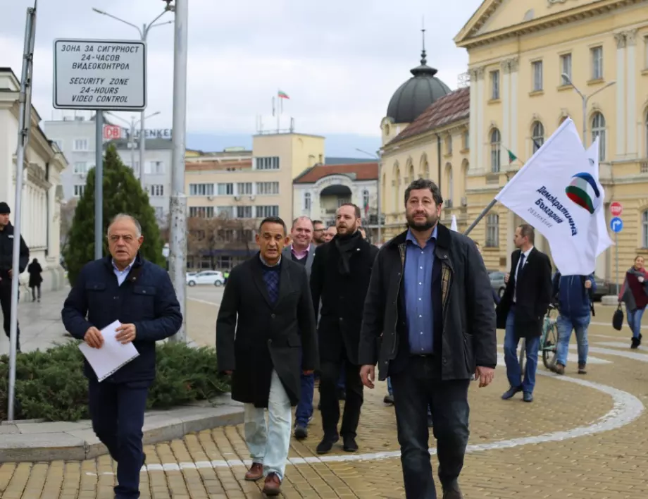 "Демократична България": Основната ни задача е да отстраним Борисов и Гешев