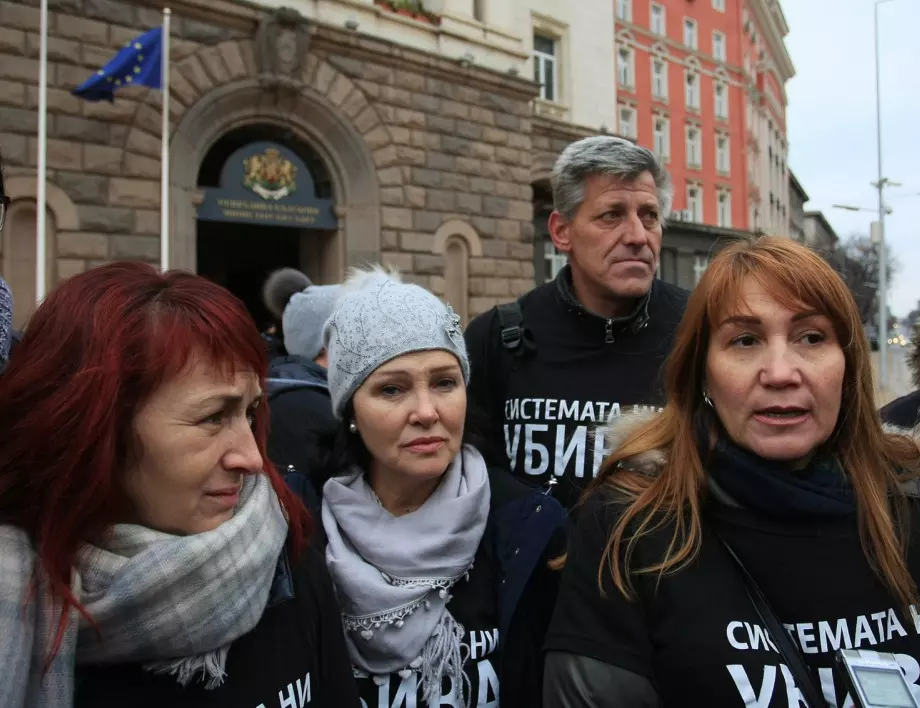 Майките от "Системата ни убива" подготвят протести, искат оставка на Сачева