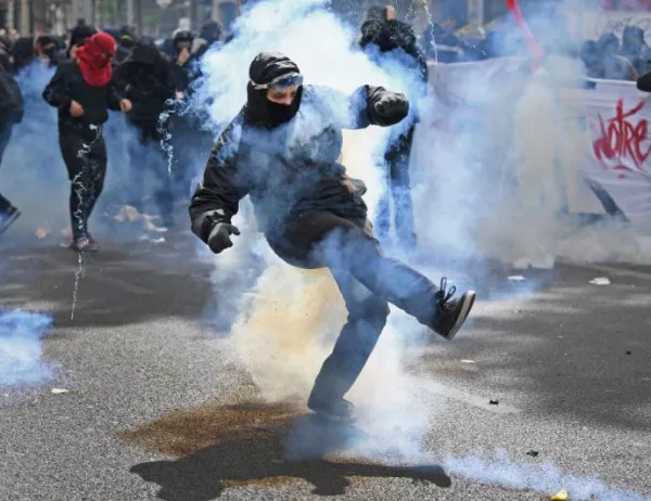 Сблъсъци и арести на протестите във Франция (ВИДЕО)