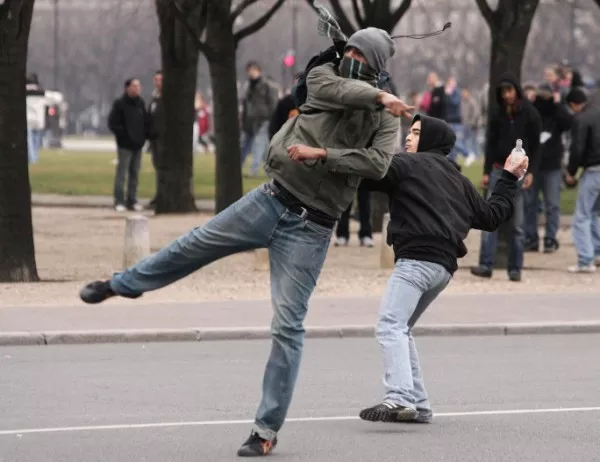 При протестите в Париж са задържани над 100 души
