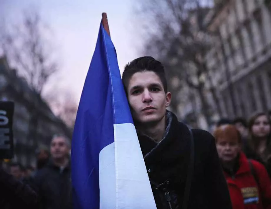 Самозапалване заради лошия живот по принцип изкара на протест мнозина във Франция - срещу Макрон