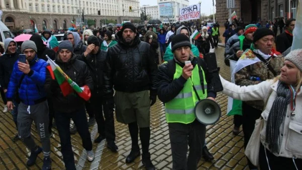 Обобщение на протестите - с повече напрежение на някои места (СНИМКИ)