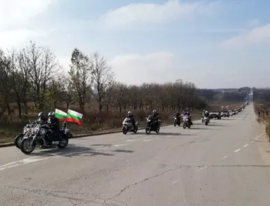 Рокери поведоха протестното шествие към румънската граница