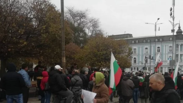 Протестиращите във Варна поискаха Народен съд