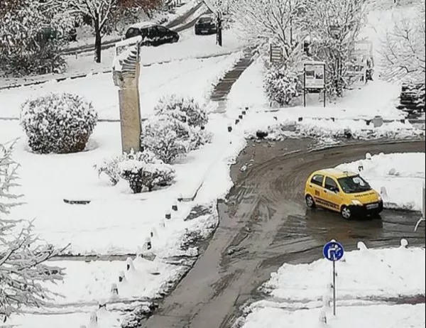 20 см сняг във Враца, основните пътни артерии са чисти