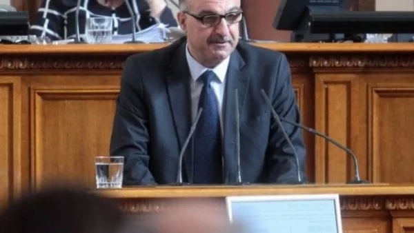 Електронна подписка с искане за оставка на депутата Петър Петров тръгва от Сливен