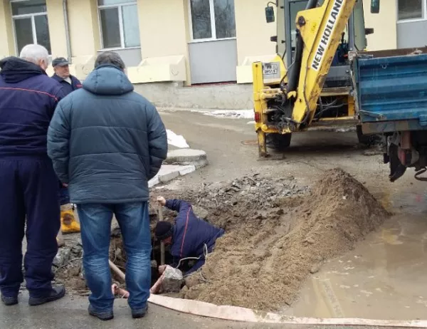 Жена пропадна в дупка с вряла вода в Русе заради авария