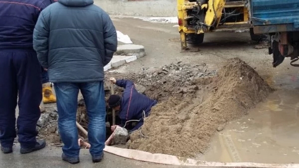 Жена пропадна в дупка с вряла вода в Русе заради авария