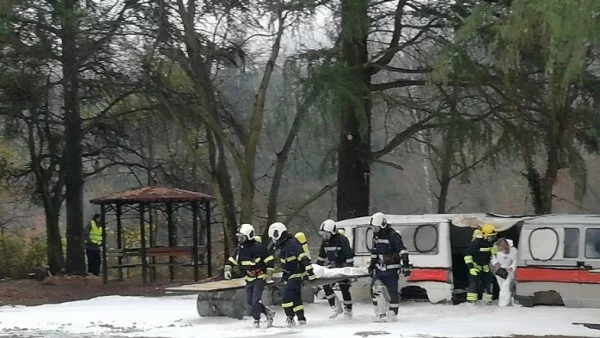 Спасяваха жертви от паднал самолет в езерото на Старозагорските бани