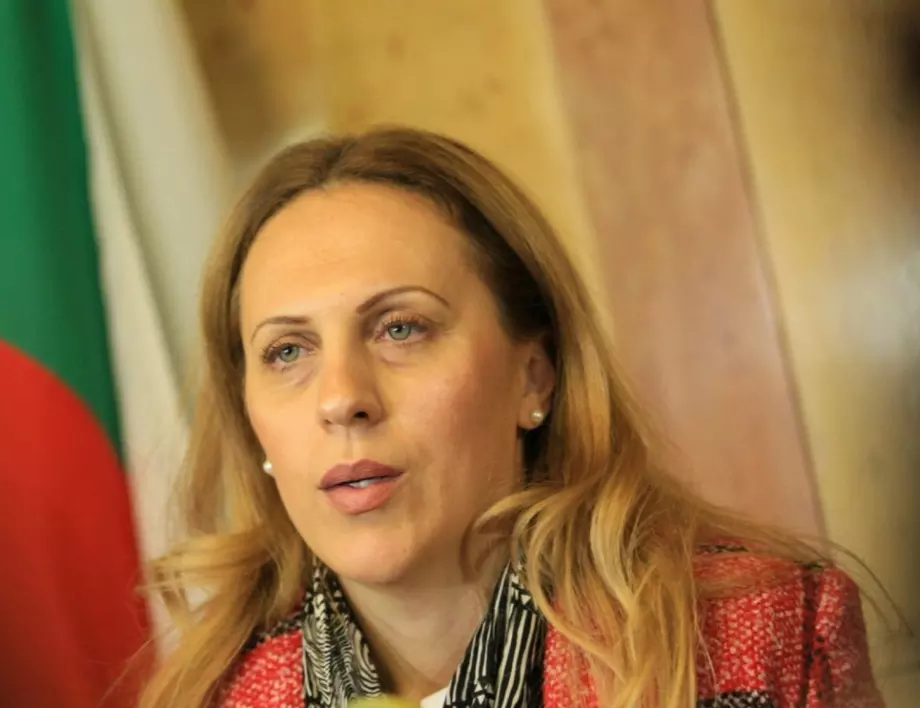 Марияна Николова даде отчет за индийците работещи в България
