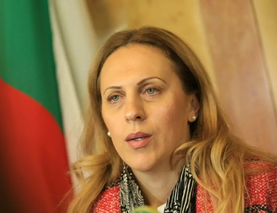 Марияна Николова: Да запазим българските туристи по родното Черноморие