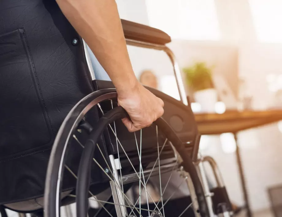Грижата за човек с увреждане ще се зачита за трудов стаж  