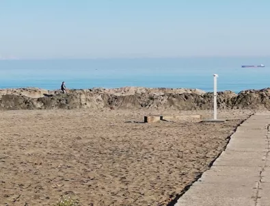 Пясъчните диги по бургаския плаж съхраняват целостта на ивицата