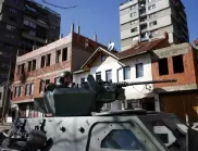 Спецчасти и бронирани автомобили охраняват сградите на общинската администрация в Северно Косово
