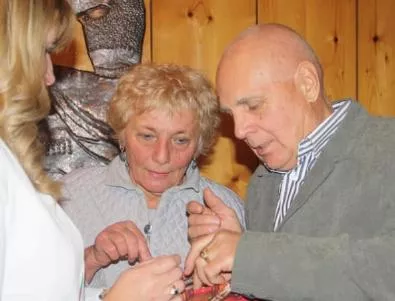 Родителите на илюзиониста Ненчо Илчев празнуваха златна сватба в Момчиловци