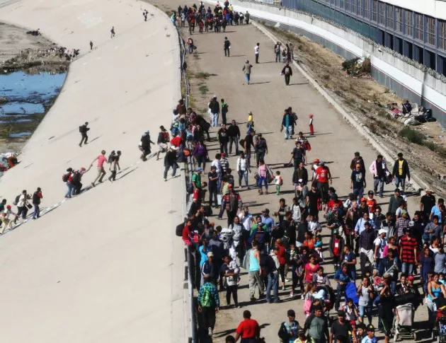 Мексико дислоцира огромни военни части да спира мигранти след натиск от САЩ