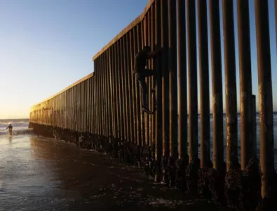Заради стената с Мексико правителството на САЩ спря временно работа (ВИДЕО)