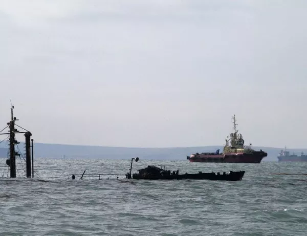 Двата кораба в Керченския проток натоварени с над 4.6 хил. тона газ 