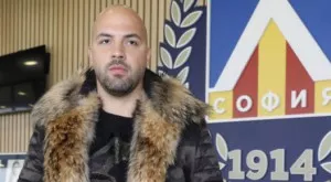 {{ otherArticle[0].article.title }}