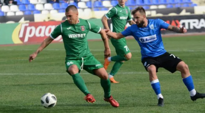 Валери Божинов подкрепи Домусчиев: Не би трябвало Левски и ЦСКА да се оглеждат в другите отбори