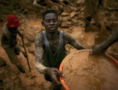 В кобалтовите мини на Конго: 