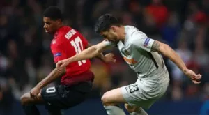 В самия край Фелайни спаси Юнайтед от нов швейцарски кошмар